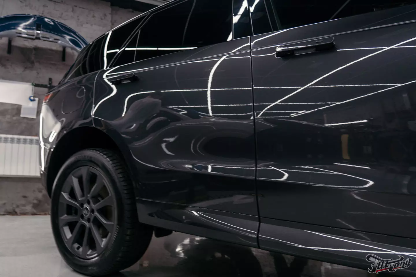 Оклеили Range Rover Sport в глянцевый полиуретан. Чистка салона и покрытие керамикой